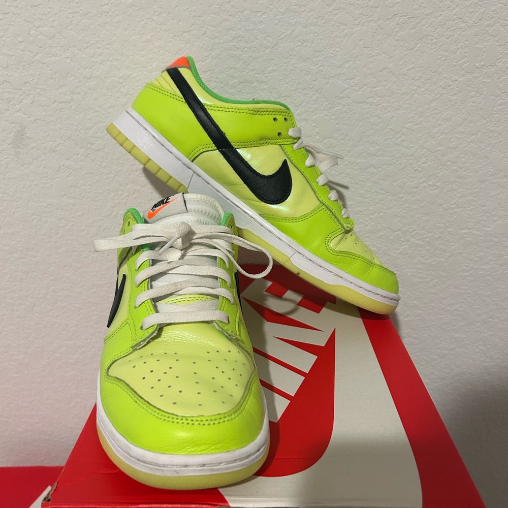 Nike Dunk Low Splash Volt Size 10